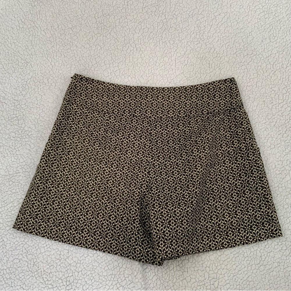 Ann Taylor Loft Size 6 Shorts Black Tan Floral Print Mid Rise Side Zip Pockets - Picture 4 of 15